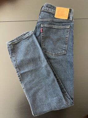 Levi's Wedgie Icon Fit 90s Style High Waist Jeans in Washed Black